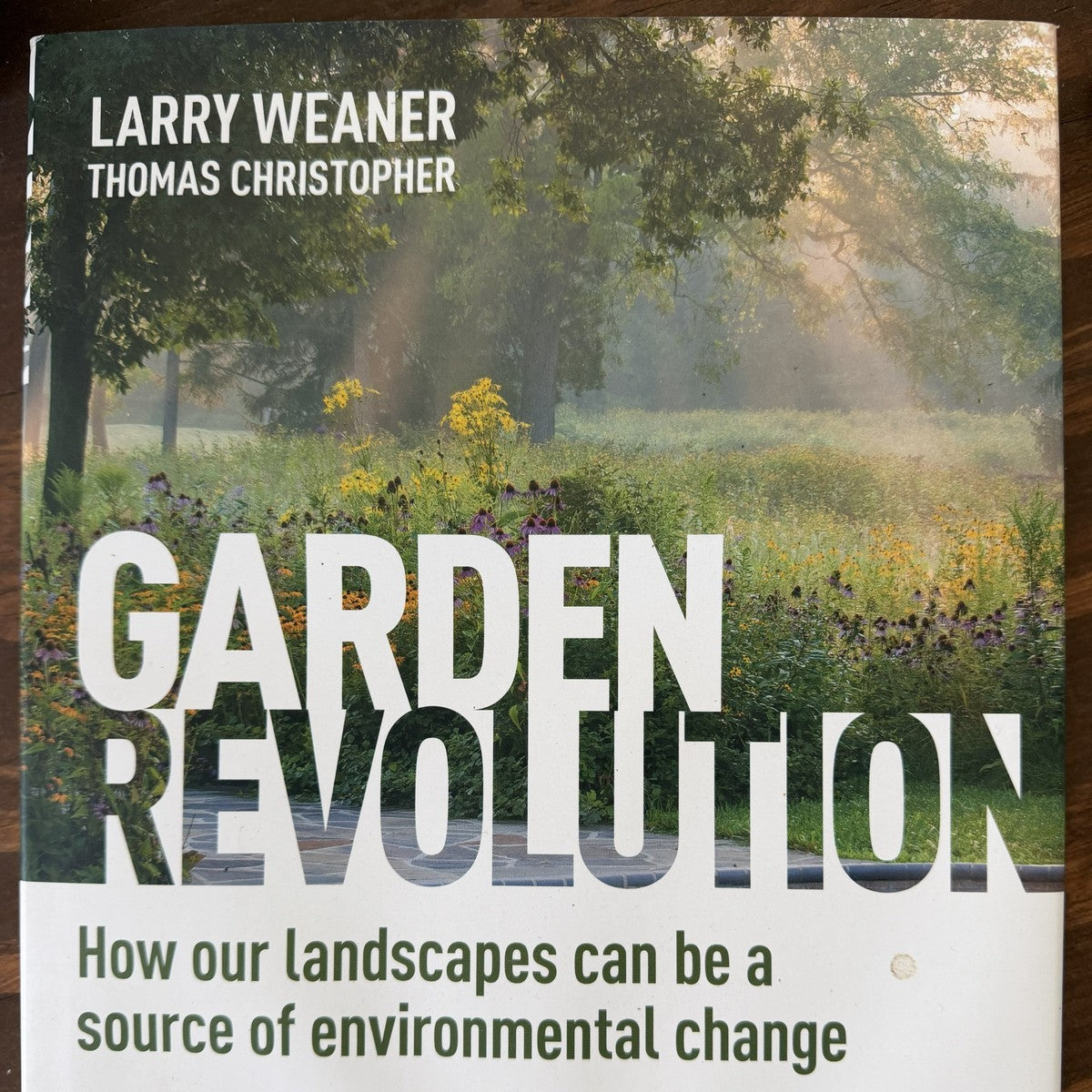 Garden Revolution: How Our Landscapes Can Be a Source of Environmental Cha () - Each
